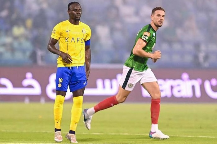 Sadio Mane in action against Jordan Henderson in Saudi Pro League