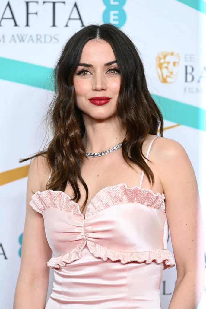 Armas arrived on the red carpet in a soft pink Louis Vuitton gown, a look that quickly gained traction across entertainment outlets and fashion roundups following the ceremony. 